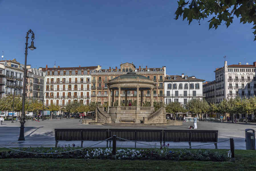 Pamplona 005 - plaza del Castillo.jpg